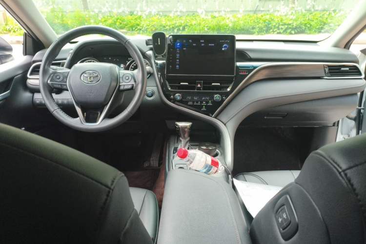 Used Toyota Camry 2023 2.0G Luxury Edition Center Console