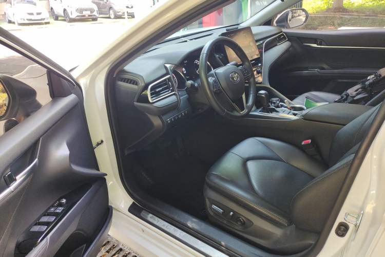 Used Toyota Camry 2023 2.0G Luxury Edition Driver Seat