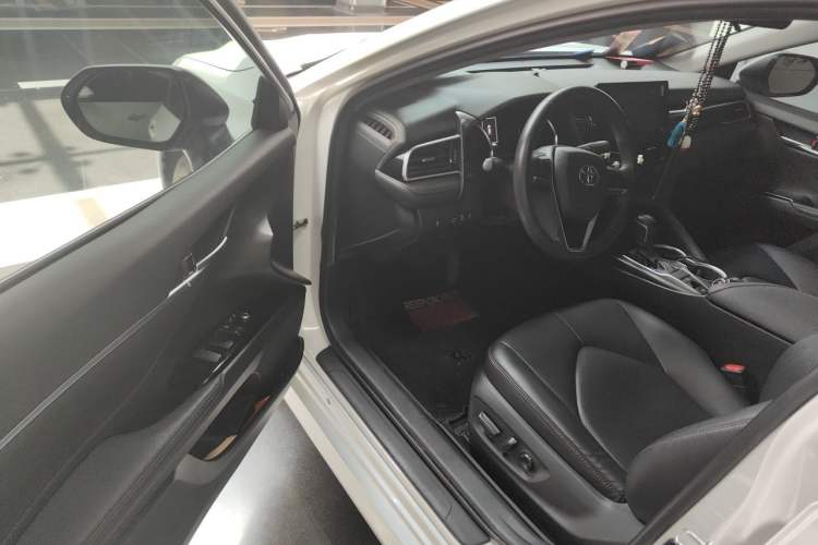 Used Toyota Camry 2023 2.0GVP Premier Edition Driver Seat