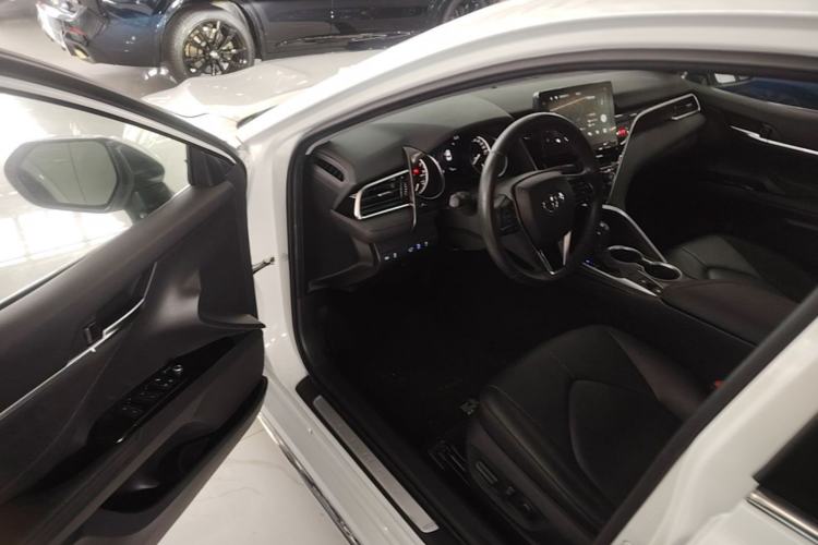 Used Toyota Camry 2023 2.0G Luxury Edition Driver Seat