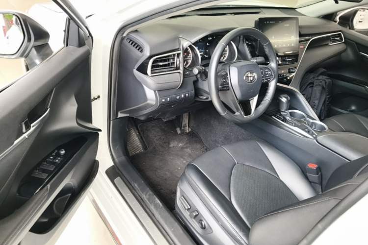 Used Toyota Camry 2023 2.0G Luxury Edition Driver Seat