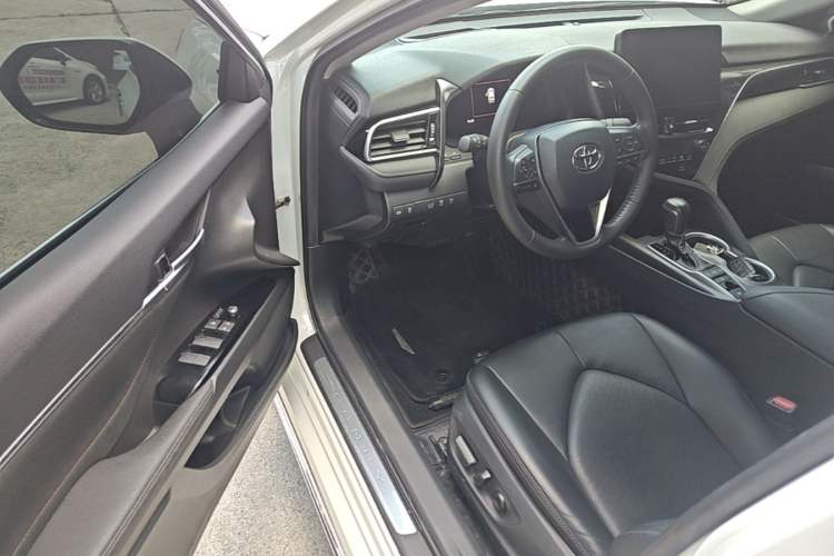 Used Toyota Camry 2023 2.5G Luxury Edition Driver Seat
