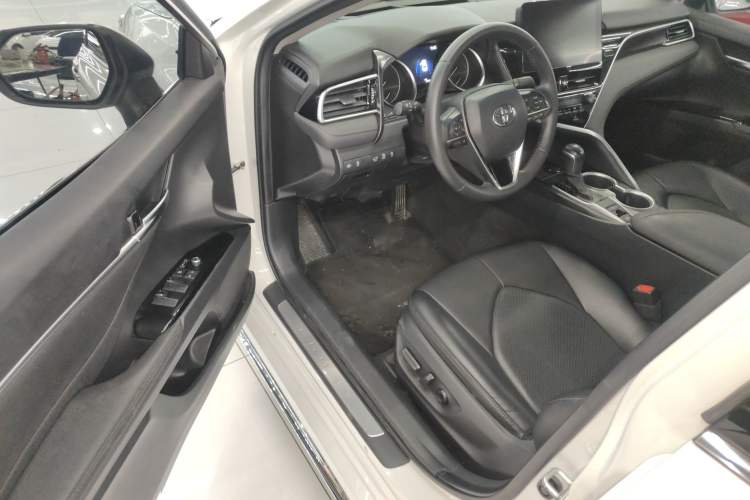 Used Toyota Camry 2023 2.0G Luxury Edition Driver Seat