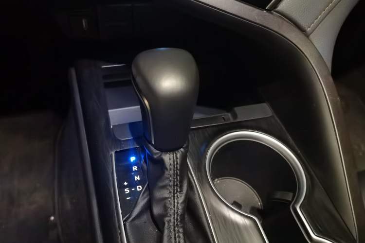 Used Toyota Camry 2023 Dual-Motor 2.5HG Luxury Edition Gear Lever