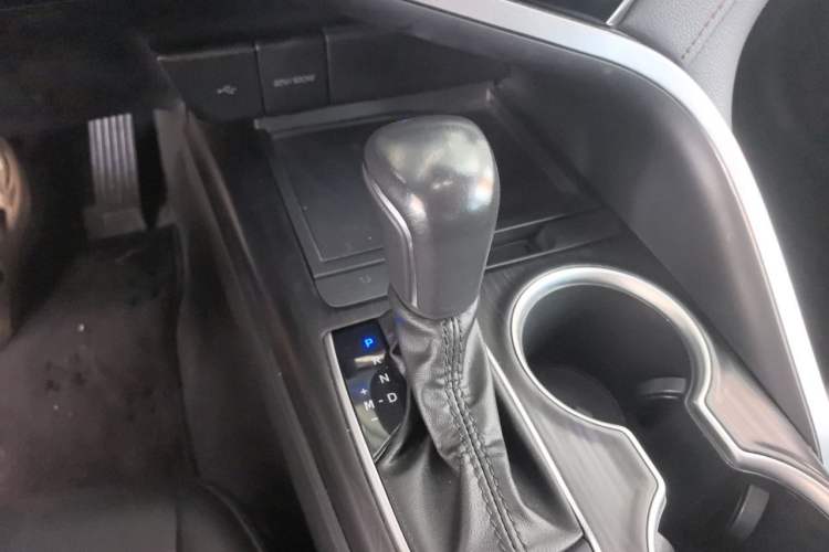 Used Toyota Camry 2023 2.0G Luxury Edition Gear Lever