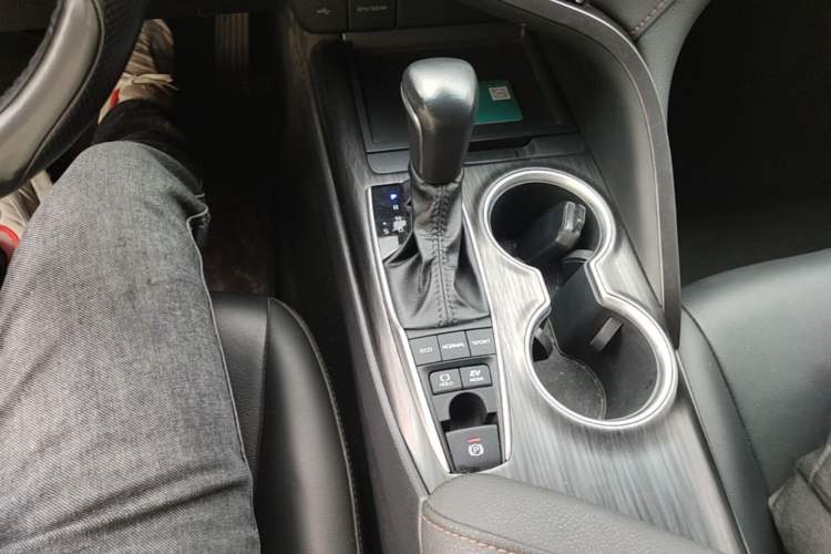 Used Toyota Camry 2023 Dual-Motor 2.5HG Luxury Edition Gear Lever