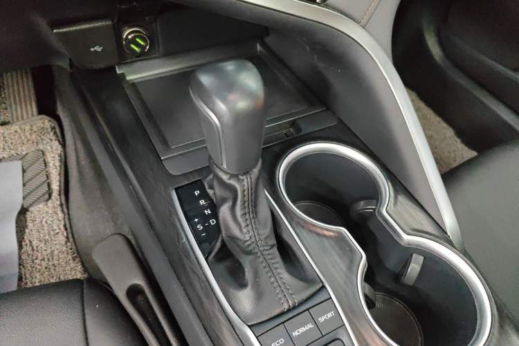 Used Toyota Camry 2023 Dual-Motor 2.5HG Luxury Edition Gear Lever