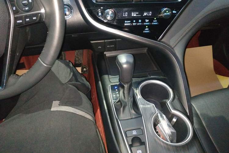 Used Toyota Camry 2023 2.0G Luxury Edition Gear Lever