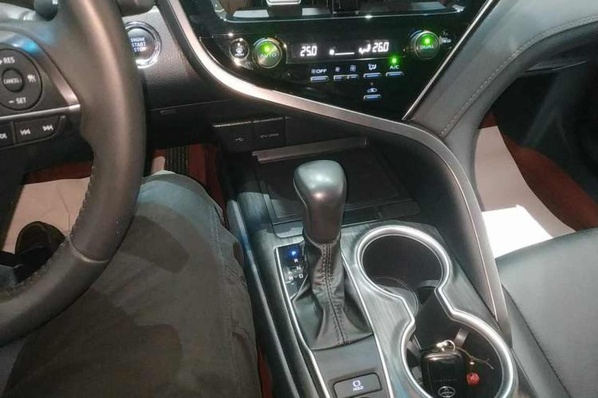 Used Toyota Camry 2023 2.0G Luxury Edition Gear Lever