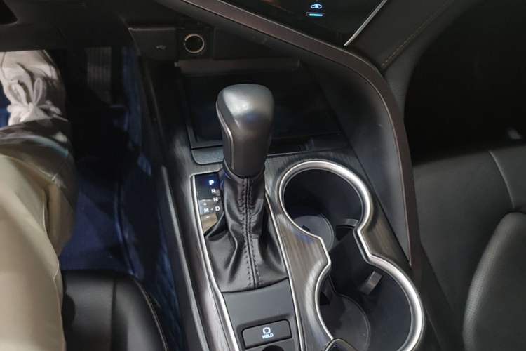 Used Toyota Camry 2023 2.0G Luxury Edition Gear Lever