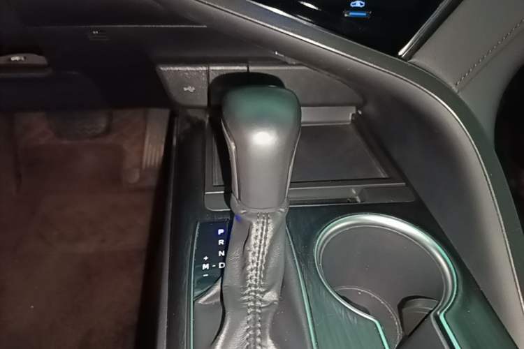 Used Toyota Camry 2023 2.0G Luxury Edition Gear Lever