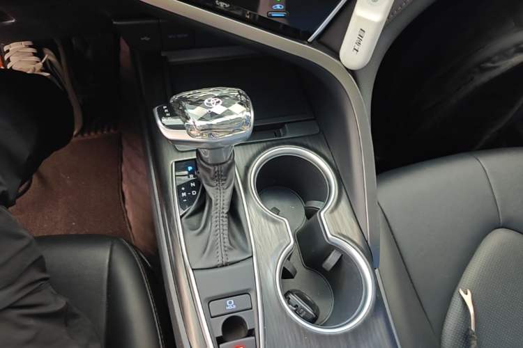 Used Toyota Camry 2023 2.0G Luxury Edition Gear Lever