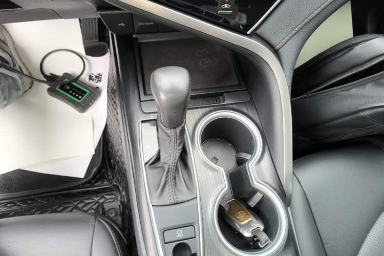 Used Toyota Camry 2023 2.0G Luxury Edition Gear Lever