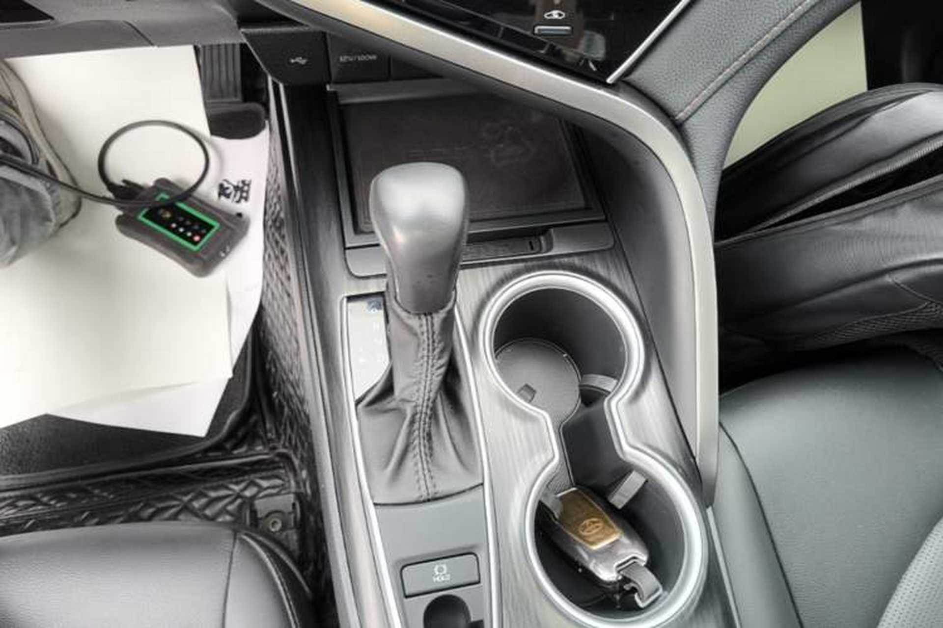 Used Toyota Camry 2023 2.0G Luxury Edition Gear Lever