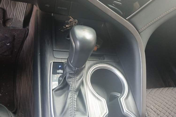 Used Toyota Camry 2023 Dual-Motor 2.5HG Luxury Edition Gear Lever