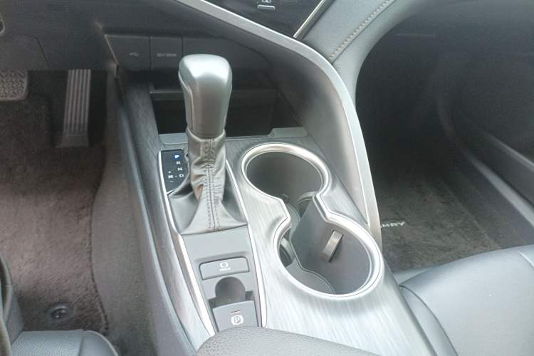 Used Toyota Camry 2023 2.0G Luxury Edition Gear Lever