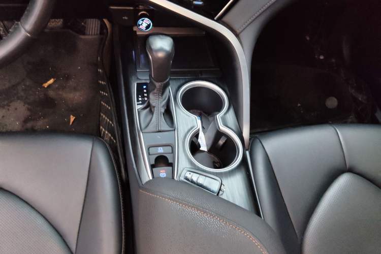 Used Toyota Camry 2023 2.0G Luxury Edition Gear Lever