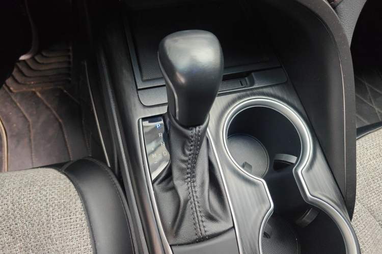 Used Toyota Camry 2023 2.0G Luxury Edition Gear Lever
