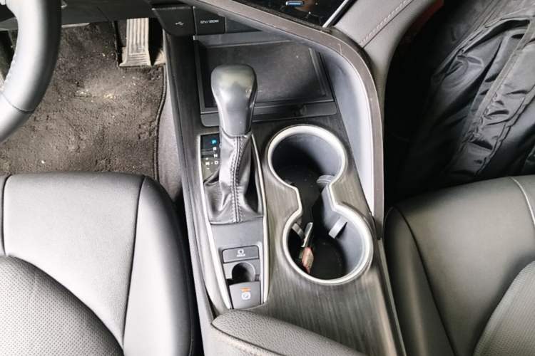 Used Toyota Camry 2023 2.0G Luxury Edition Gear Lever