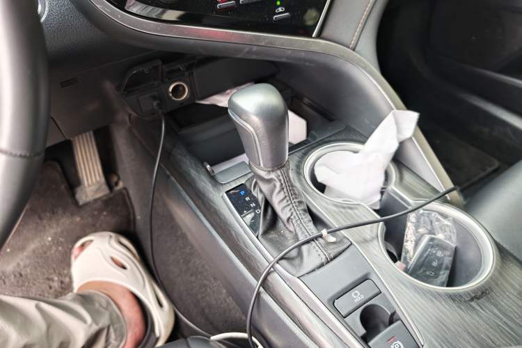 Used Toyota Camry 2023 2.0G Luxury Edition Gear Lever