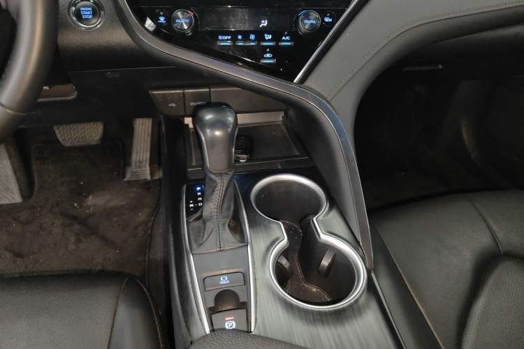Used Toyota Camry 2023 2.0G Luxury Edition Gear Lever
