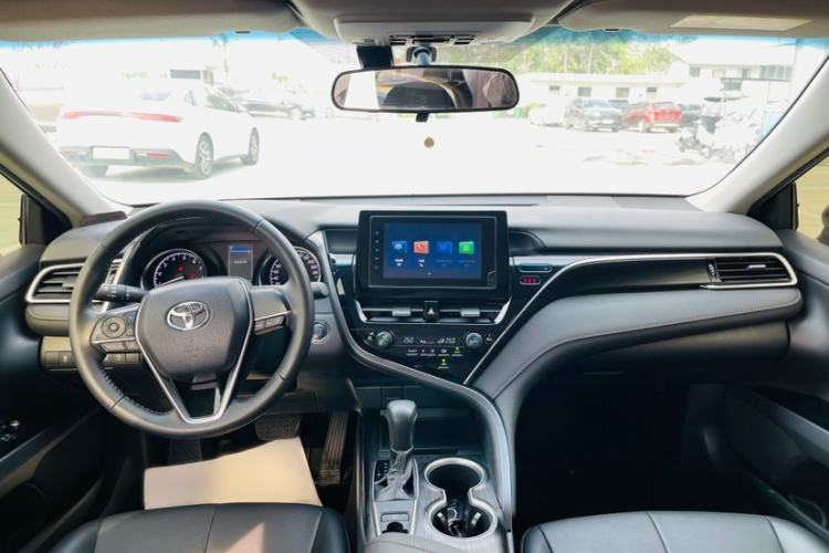 Used Toyota Camry 2023 2.0GVP Premier Edition Interior 1