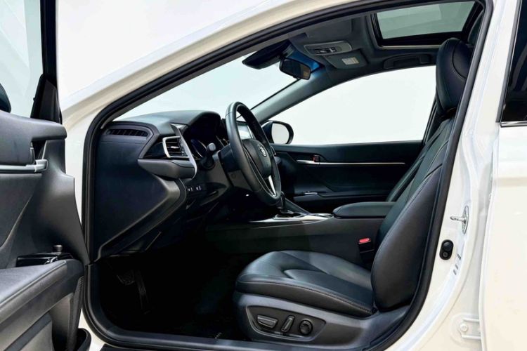 Used Toyota Camry 2023 Dual-Motor 2.5 HGVP Leading Edition Interior 1