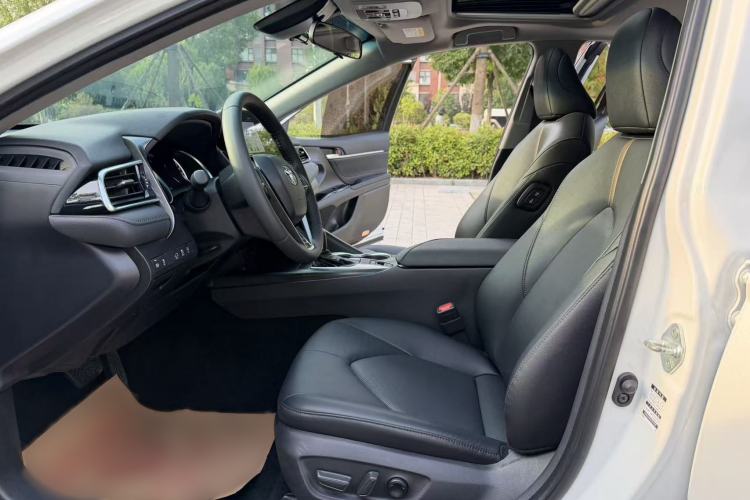 Used Toyota Camry 2023 2.0G Luxury Edition Interior 1