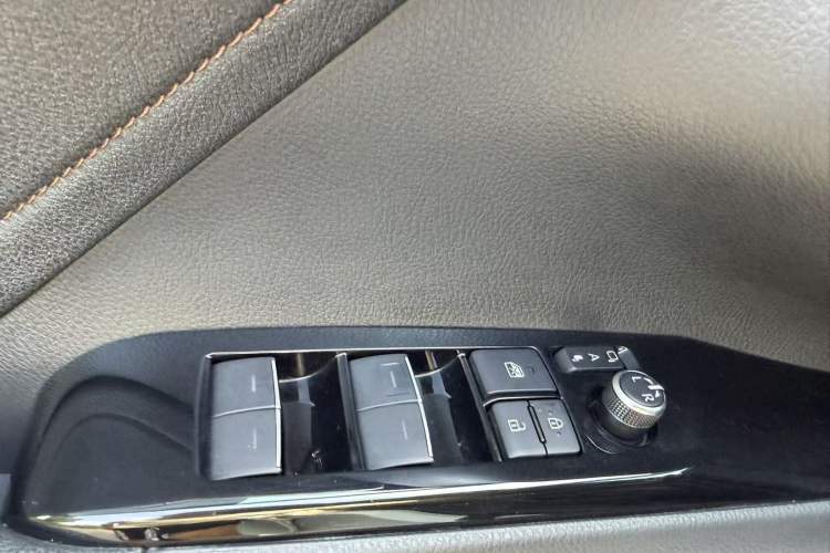 Used Toyota Camry 2023 2.0G Luxury Edition Interior 10