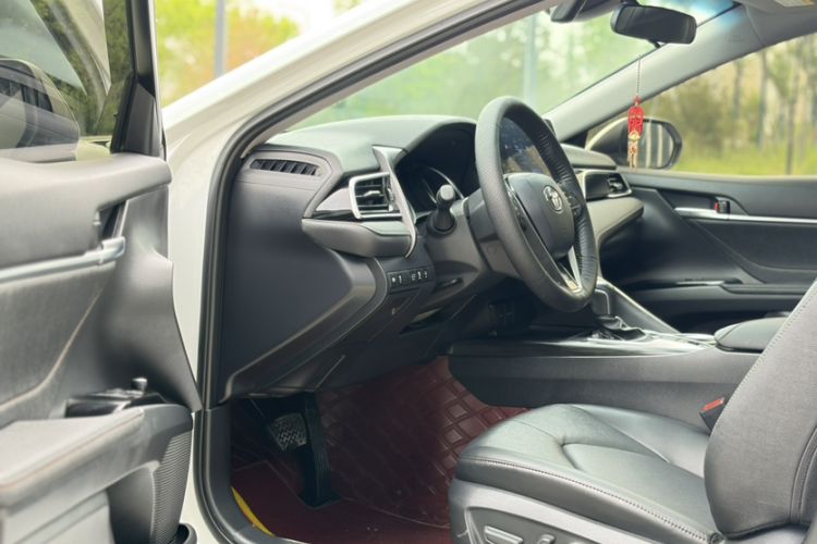 Used Toyota Camry 2023 2.0G Luxury Edition Interior 11