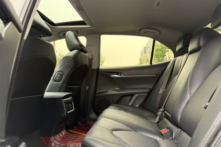 Used Toyota Camry 2023 2.0G Luxury Edition Interior 12