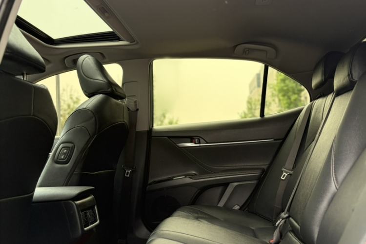 Used Toyota Camry 2023 2.0G Luxury Edition Interior 13