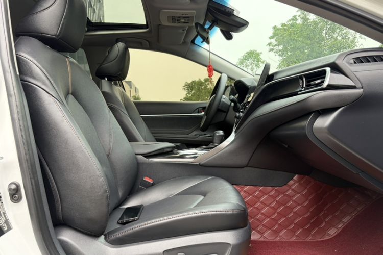 Used Toyota Camry 2023 2.0G Luxury Edition Interior 14