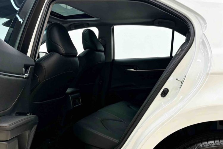 Used Toyota Camry 2023 Dual-Motor 2.5 HGVP Leading Edition Interior 2