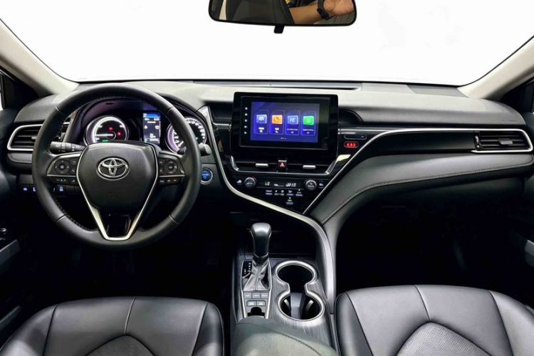 Used Toyota Camry 2023 Dual-Motor 2.5 HGVP Leading Edition Interior 3