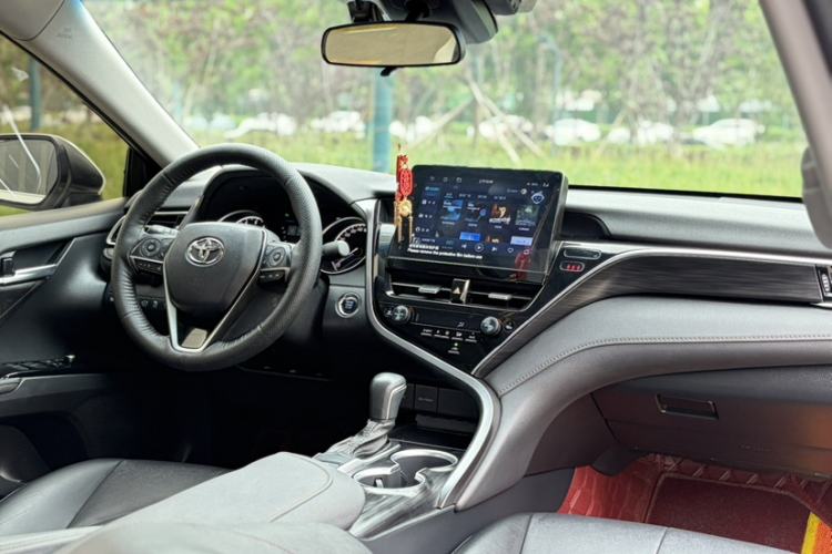 Used Toyota Camry 2023 2.0G Luxury Edition Interior 3