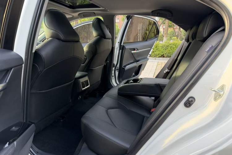 Used Toyota Camry 2023 2.0G Luxury Edition Interior 3