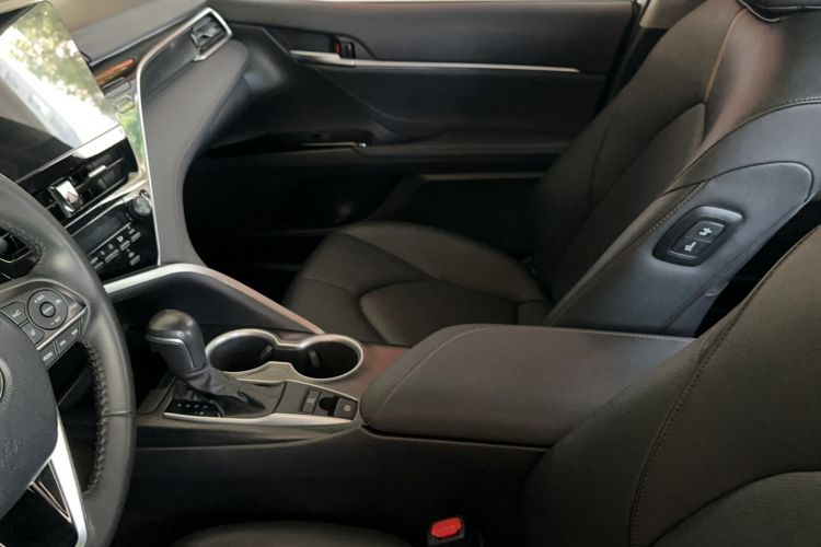 Used Toyota Camry 2023 2.0G Luxury Edition Interior 4