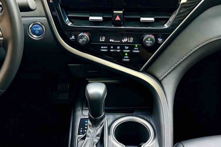 Used Toyota Camry 2023 Dual-Motor 2.5 HGVP Leading Edition Interior 5