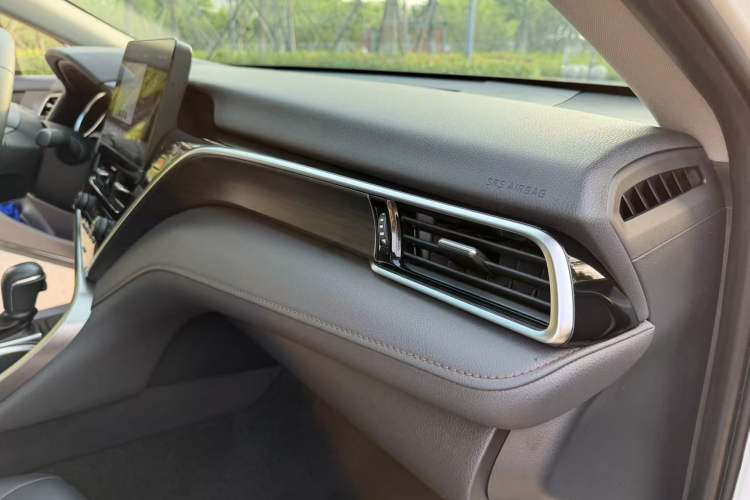 Used Toyota Camry 2023 2.0G Luxury Edition Interior 5