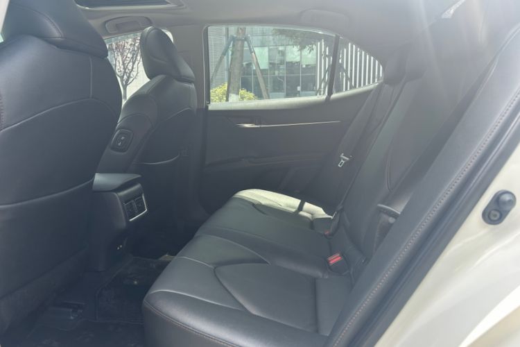 Used Toyota Camry 2023 2.0G Luxury Edition Interior 5