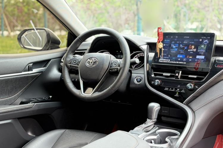 Used Toyota Camry 2023 2.0G Luxury Edition Interior 8