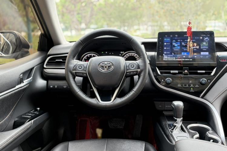 Used Toyota Camry 2023 2.0G Luxury Edition Interior 9