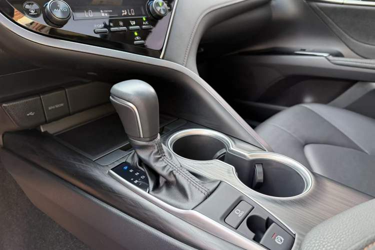 Used Toyota Camry 2023 2.0G Luxury Edition Interior 9