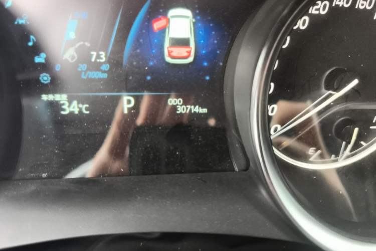 Used Toyota Camry 2023 2.0G Luxury Edition Odometer Close Up
