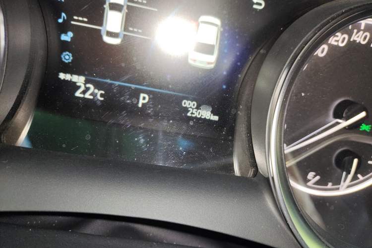 Used Toyota Camry 2023 2.0G Luxury Edition Odometer Close Up