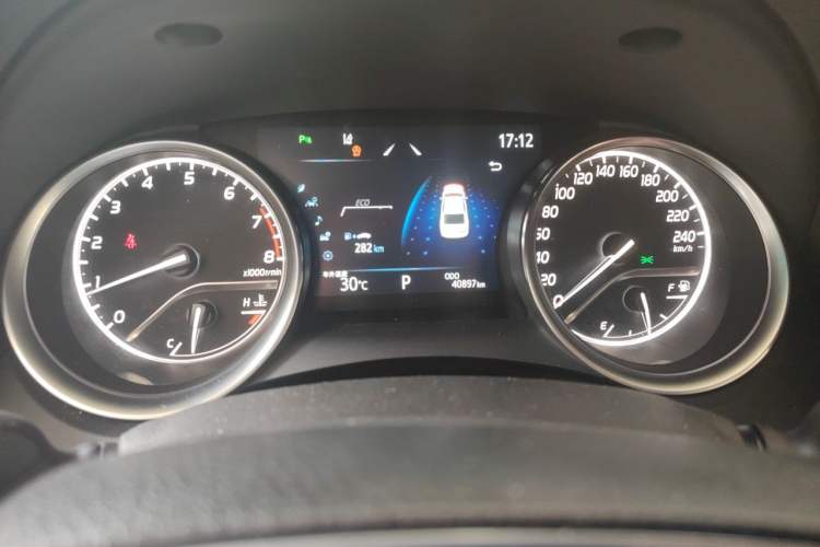 Used Toyota Camry 2023 2.0G Luxury Edition Odometer Close Up