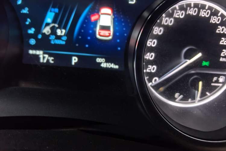 Used Toyota Camry 2023 2.0G Luxury Edition Odometer Close Up