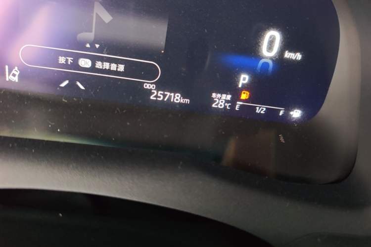 Used Toyota Camry 2023 2.5G Luxury Edition Odometer Close Up