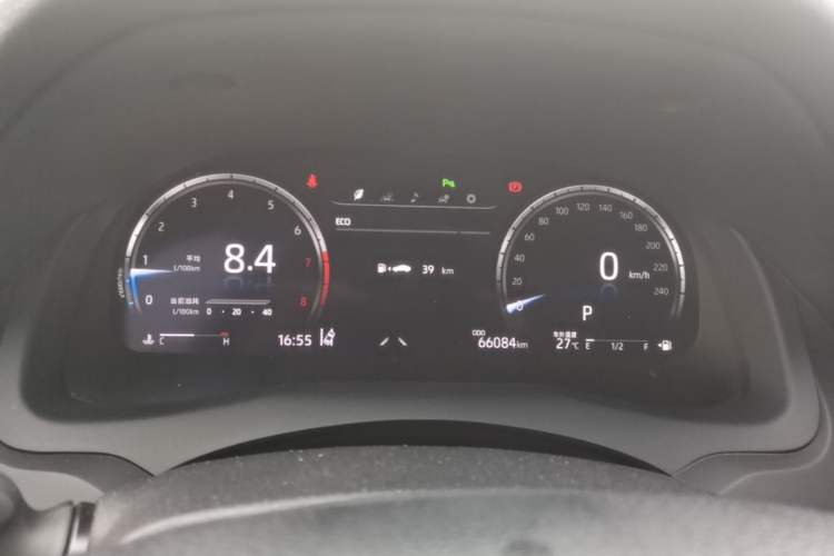 Used Toyota Camry 2023 2.5G Luxury Edition Odometer Close Up